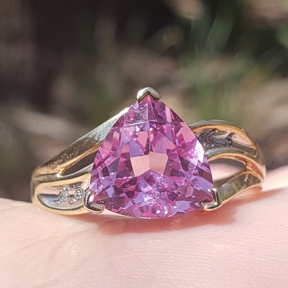 Jewelry - Gold pink sapphire/diamond ring